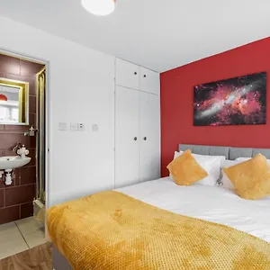 Argyll Self-contained Studio With En-suite Near Heathrow , Southall United Kingdom